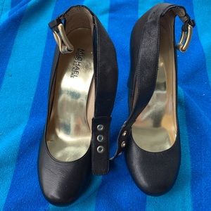 MK BLACK CLOSED Heels